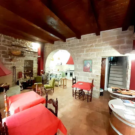 Casa Lauras, The Old Tree's House Bed & Breakfast *