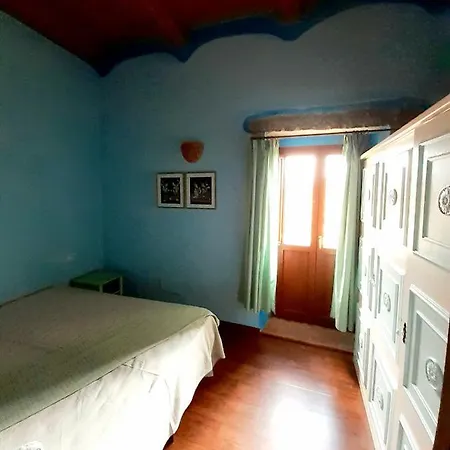 Bed & Breakfast Casa Lauras, The Old Tree's House Luras