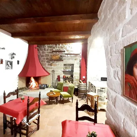 Casa Lauras, The Old Tree's House Luras